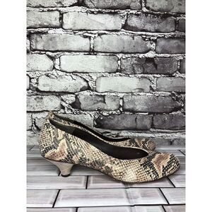 TJ Collection Ivory Cream Black Leather Kitten Heels Women’s Sz 38.5EU/8M US